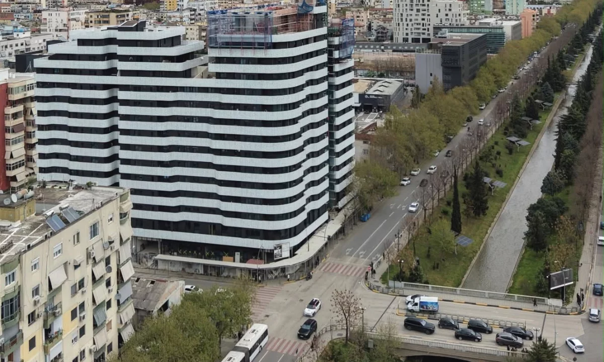 Shtepi ne shitje Apartament ne Tirane, 1+1, Mobilimi Bosh, pa mobiluar, Pagesa 190,000  Euro.