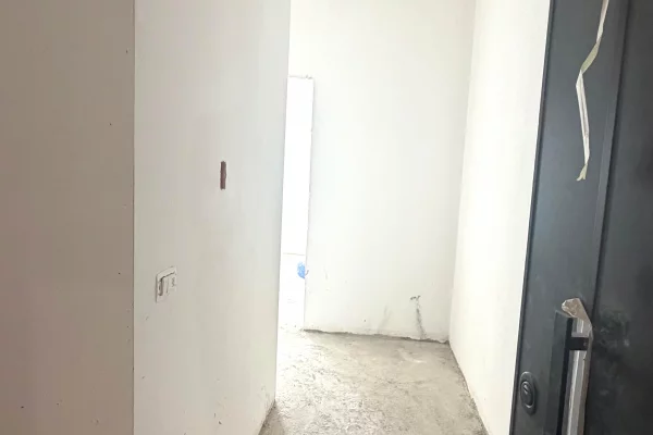 Shtepi ne shitje Apartament ne Tirane, 1+1, Mobilimi Bosh, pa mobiluar, Pagesa 190,000  Euro.