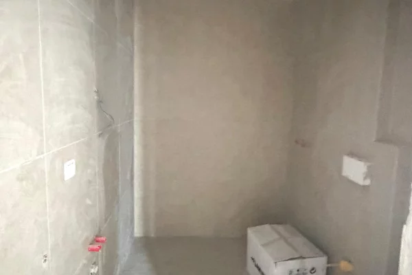 Shtepi ne shitje Apartament ne Tirane, 1+1, Mobilimi Bosh, pa mobiluar, Pagesa 190,000  Euro.