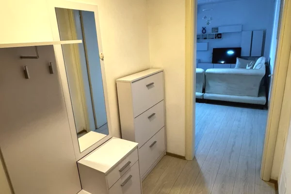 Shtepi me qera Apartament ne Tirane, 2+1, Mobilimi E mobiluar, Pagesa 75,000  Leke.