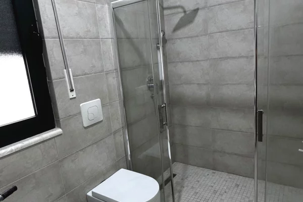 Shtepi me qera Apartament ne Tirane, 2+1, Mobilimi E mobiluar, Pagesa 75,000  Leke.