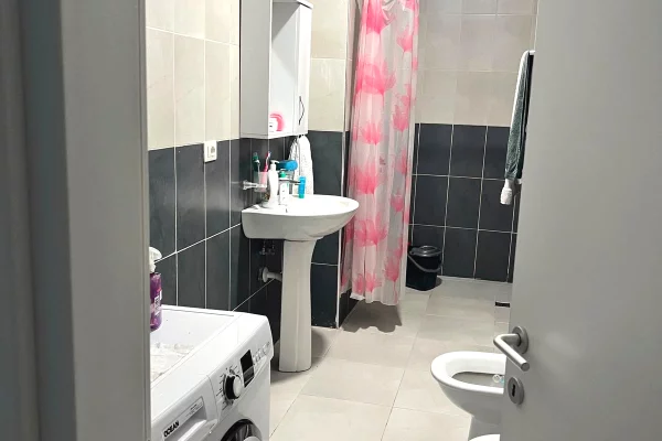 Shtepi me qera Apartament ne Tirane, 1+1, Mobilimi E mobiluar, Pagesa 60,000  Leke.