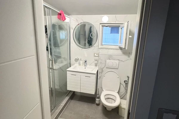 Shtepi me qera Apartament ne Tirane, 1+1, Mobilimi E mobiluar, Pagesa 50,000  Leke.