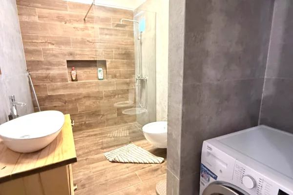 Shtepi me qera Vila Luksoze ne Tirane, 2+1, Mobilimi E mobiluar, Pagesa 150,000  Leke.