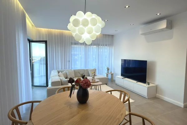 Shtepi me qera Apartament ne Tirane, 3+1, Mobilimi E mobiluar, Pagesa 1,700  Euro.