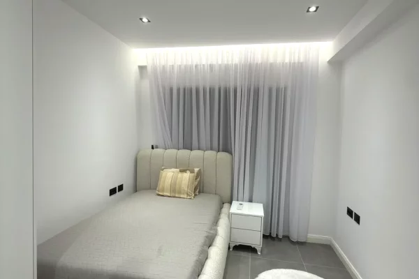 Shtepi me qera Apartament ne Tirane, 3+1, Mobilimi E mobiluar, Pagesa 1,700  Euro.