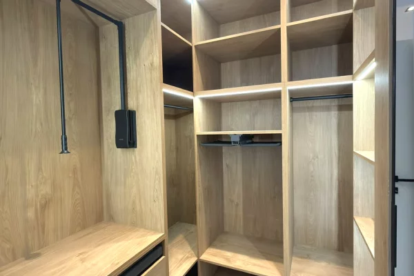 Shtepi me qera Apartament ne Tirane, 3+1, Mobilimi E mobiluar, Pagesa 1,700  Euro.
