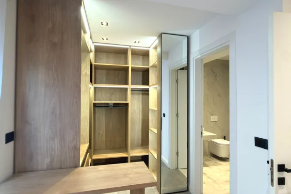 Shtepi me qera Apartament ne Tirane, 3+1, Mobilimi E mobiluar, Pagesa 1,700  Euro.