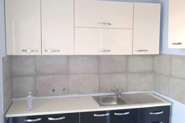 Shtepi me qera Apartament ne Tirane, 1+1, Mobilimi E mobiluar, Pagesa 45,000  Leke.