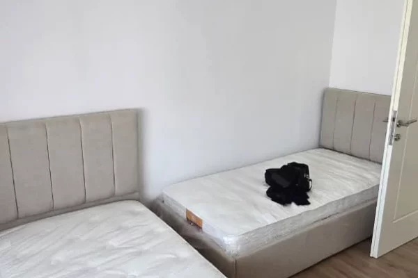 Shtepi me qera Apartament ne Tirane, 2+1, Mobilimi E mobiluar, Pagesa 80,000  Leke.