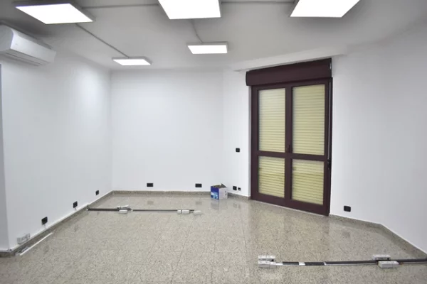 Ambient biznesi me qera 3+1 ne Tirane - 210,000 Leke
