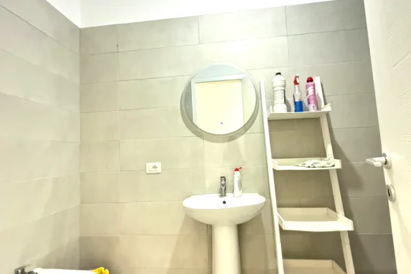  **JEPET ME QIRA | ZYRE – LIQENI I THATE**