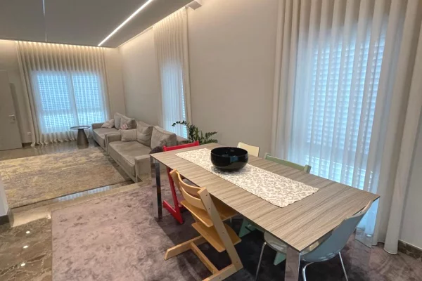 Shtepi ne shitje Vila Luksoze ne Tirane, 4+1, Mobilimi E mobiluar, Pagesa 1,300,000  Euro.
