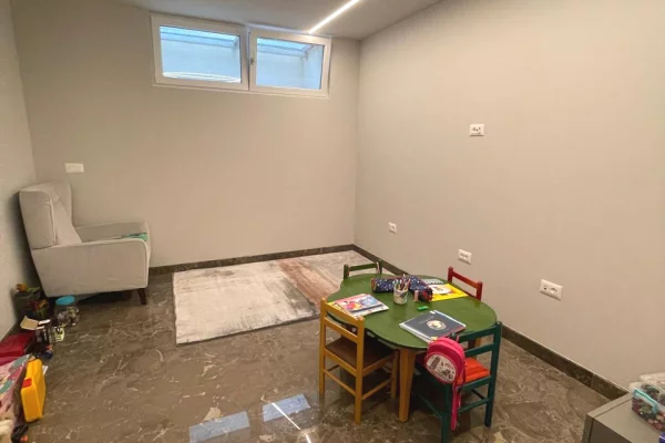 Shtepi ne shitje Vila Luksoze ne Tirane, 4+1, Mobilimi E mobiluar, Pagesa 1,300,000  Euro.