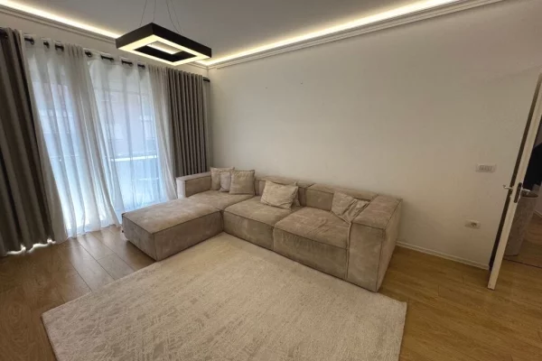 Shtepi me qera Apartament ne Tirane, 3+1, Mobilimi E mobiluar, Pagesa 2,300  Euro.