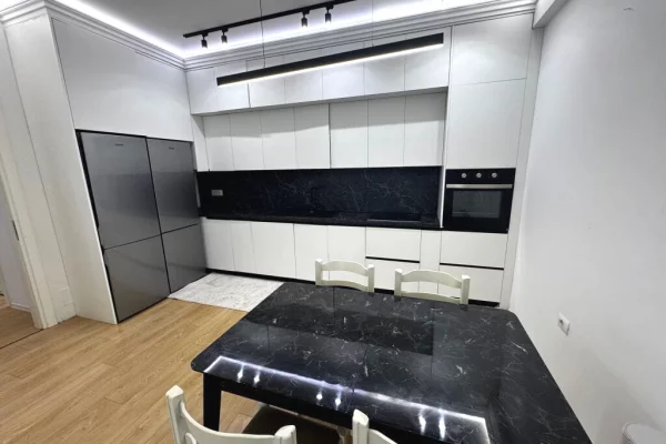 Shtepi me qera Apartament ne Tirane, 3+1, Mobilimi E mobiluar, Pagesa 2,300  Euro.