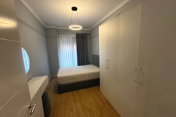 Shtepi me qera Apartament ne Tirane, 3+1, Mobilimi E mobiluar, Pagesa 2,300  Euro.