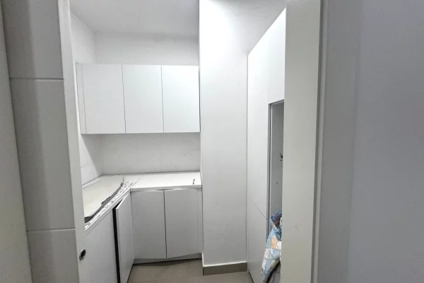 Shtepi me qera Apartament ne Tirane, 3+1, Mobilimi E mobiluar, Pagesa 2,300  Euro.