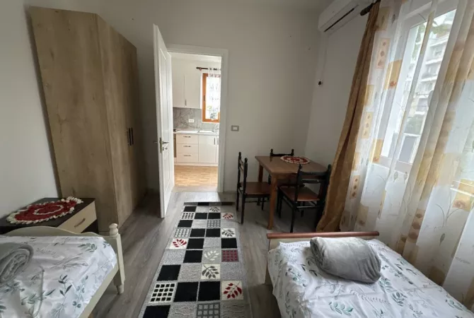 Shtepi me qera Shtepi Private ne Tirane, 1+1, Mobilimi E mobiluar, Pagesa 450  Euro.