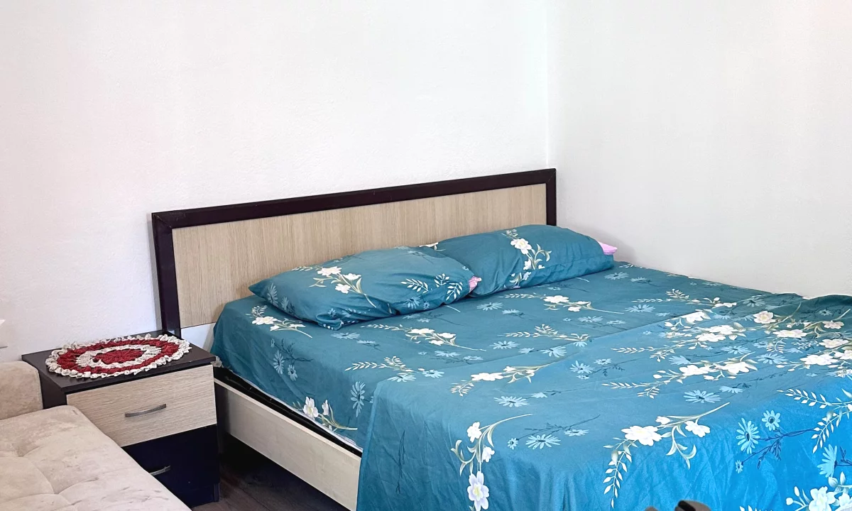 Shtepi me qera Shtepi Private ne Tirane, 1+1, Mobilimi E mobiluar, Pagesa 450  Leke.