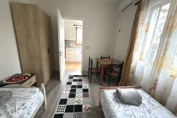 Shtepi me qera Shtepi Private ne Tirane, 1+1, Mobilimi E mobiluar, Pagesa 45,000  Leke.