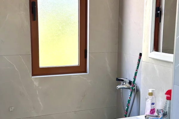 Shtepi me qera Shtepi Private ne Tirane, 1+1, Mobilimi E mobiluar, Pagesa 450  Leke.