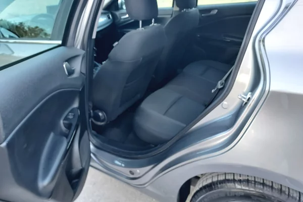 Auto in Vendita a Valona, Alfa Romeo, 2013 Diesel,Kambio Manual Pagamento 570,000  Leke.