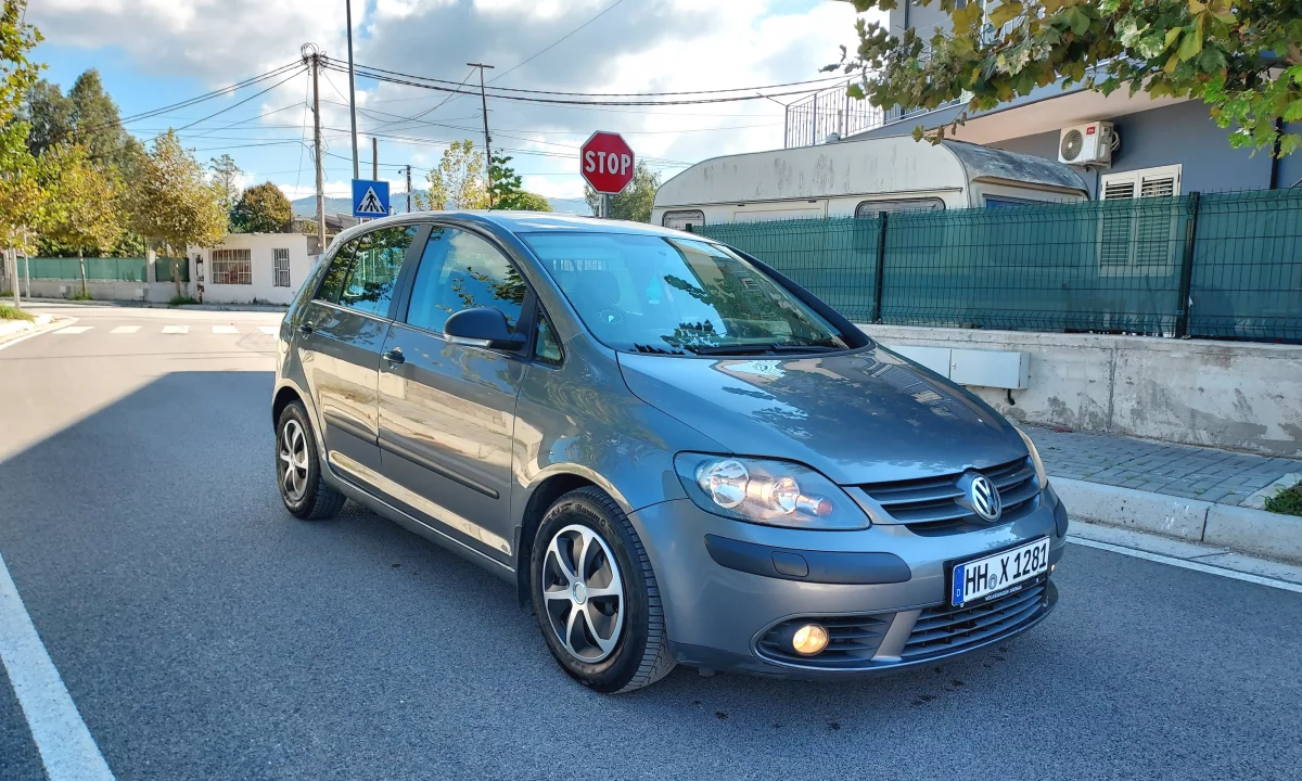 Auto in Vendita a Valona, Volkswagen, 2007 Diesel,Kambio Automatik Pagamento 500,000  Leke.