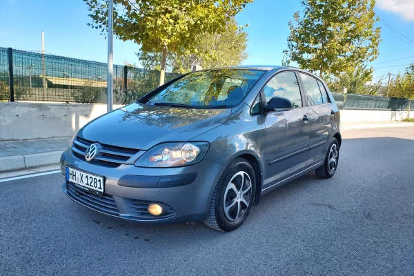 Auto in Vendita a Valona, Volkswagen, 2007 Diesel,Kambio Automatik Pagamento 500,000  Leke.