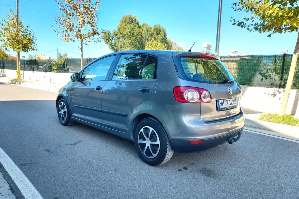 Auto in Vendita a Valona, Volkswagen, 2007 Diesel,Kambio Automatik Pagamento 500,000  Leke.