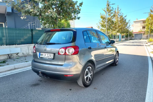 Auto in Vendita a Valona, Volkswagen, 2007 Diesel,Kambio Automatik Pagamento 500,000  Leke.