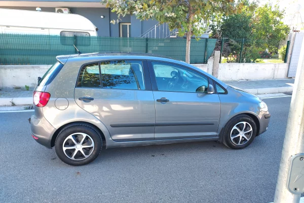 Auto in Vendita a Valona, Volkswagen, 2007 Diesel,Kambio Automatik Pagamento 500,000  Leke.