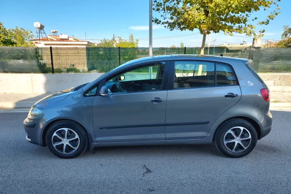 Auto in Vendita a Valona, Volkswagen, 2007 Diesel,Kambio Automatik Pagamento 500,000  Leke.
