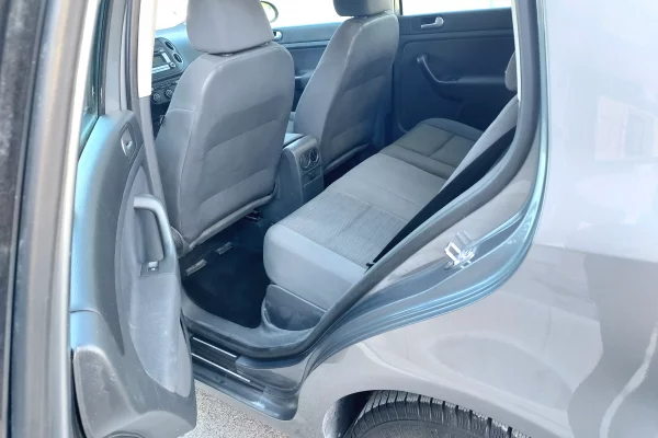 Auto in Vendita a Valona, Volkswagen, 2007 Diesel,Kambio Automatik Pagamento 500,000  Leke.