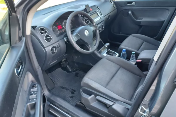 Auto in Vendita a Valona, Volkswagen, 2007 Diesel,Kambio Automatik Pagamento 500,000  Leke.