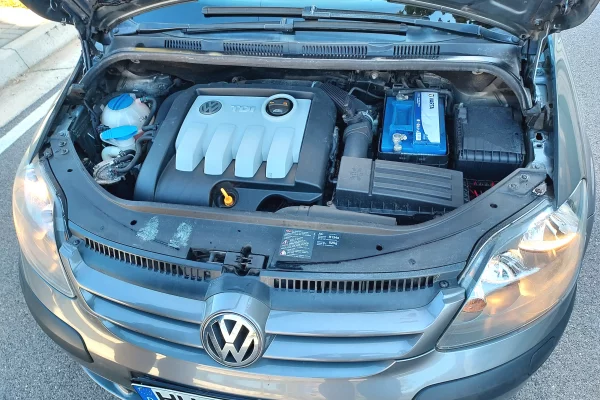 Auto in Vendita a Valona, Volkswagen, 2007 Diesel,Kambio Automatik Pagamento 500,000  Leke.
