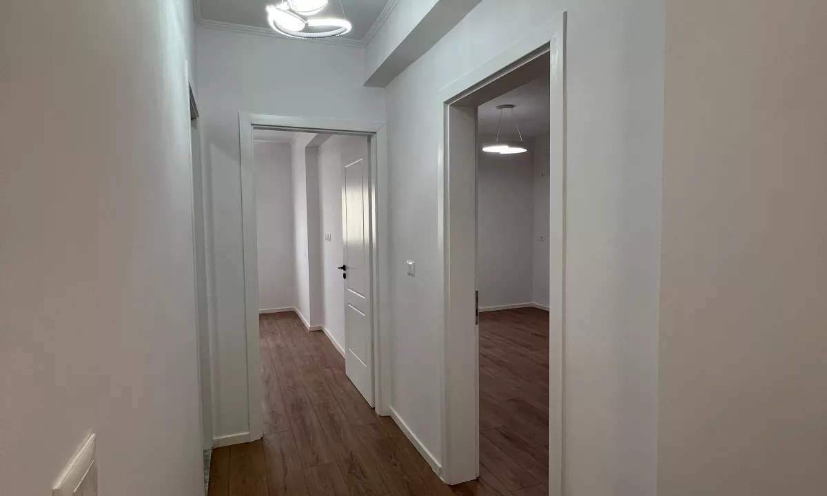 Shtepi ne shitje Apartament ne Tirane, 1+1, Mobilimi Bosh, pa mobiluar, Pagesa 117,001  Euro.