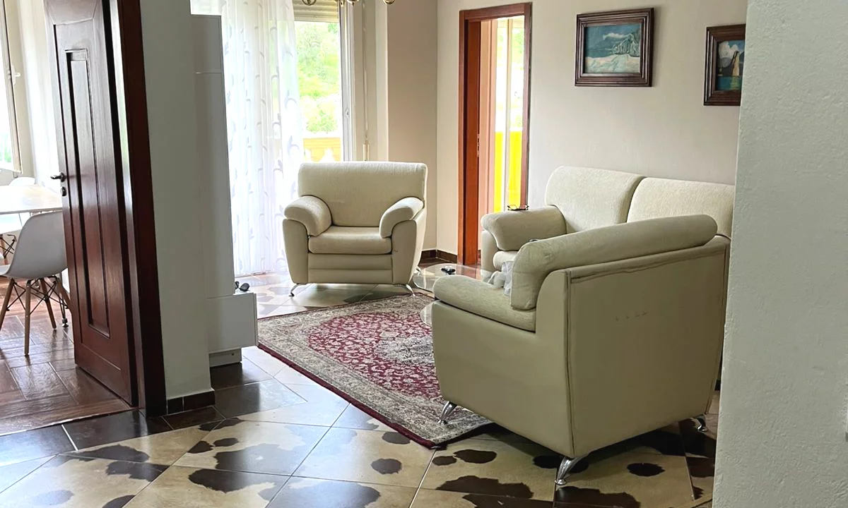 Shtepi me qera Apartament ne Tirane, 2+1, Mobilimi E mobiluar, Pagesa 420  Euro.