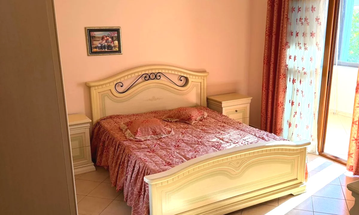 Shtepi me qera Apartament ne Tirane, 2+1, Mobilimi Pjeserisht e mobiluar, Pagesa 499  Euro.