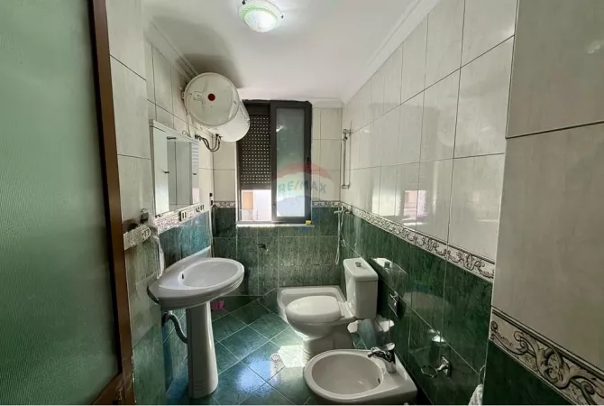 Shtepi me qera Apartament ne Tirane, 2+1, Mobilimi E mobiluar, Pagesa 45,000  Leke.