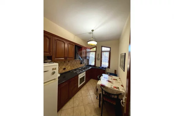 Shtepi me qera Apartament ne Tirane, 2+1, Mobilimi E mobiluar, Pagesa 650  Euro.