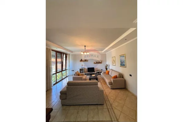 Shtepi me qera Apartament ne Tirane, 2+1, Mobilimi E mobiluar, Pagesa 650  Euro.