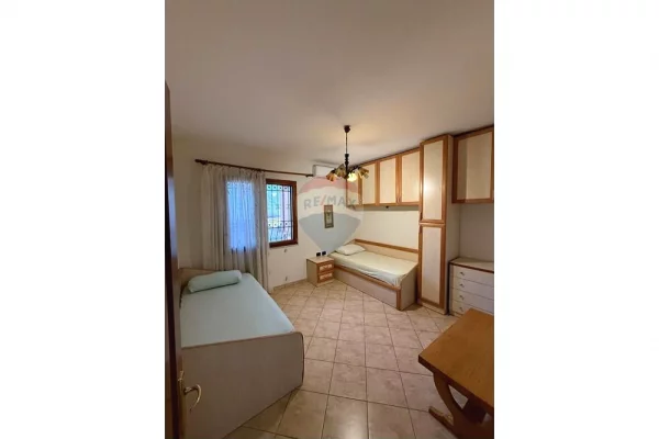 Shtepi me qera Apartament ne Tirane, 2+1, Mobilimi E mobiluar, Pagesa 650  Euro.