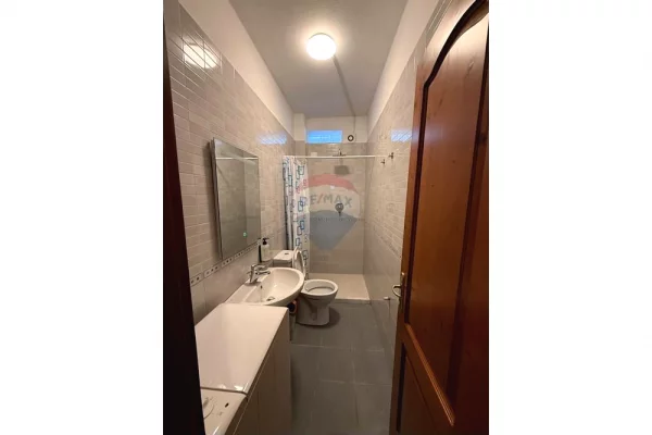 Shtepi me qera Apartament ne Tirane, 2+1, Mobilimi E mobiluar, Pagesa 650  Euro.