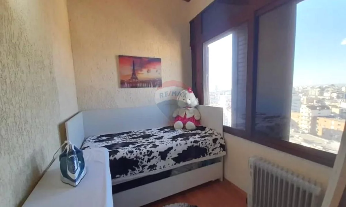Shtepi ne shitje Apartament ne Tirane, 2+1, Mobilimi E mobiluar, Pagesa 180,000  Euro.