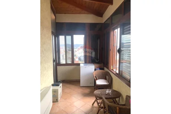 Shtepi ne shitje Apartament ne Tirane, 2+1, Mobilimi E mobiluar, Pagesa 180,000  Euro.