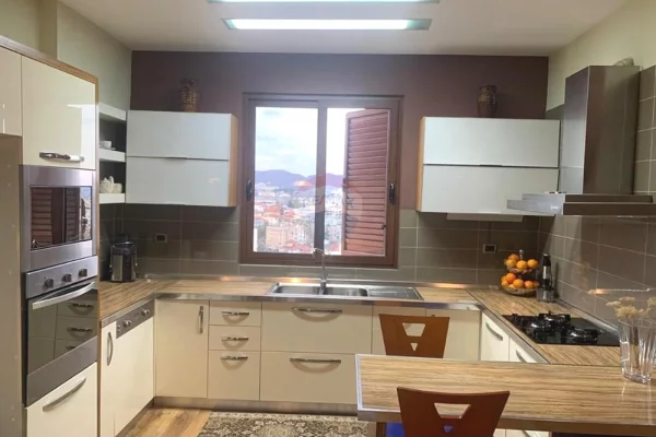 Shtepi ne shitje Apartament ne Tirane, 2+1, Mobilimi E mobiluar, Pagesa 180,000  Euro.