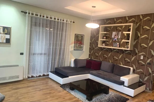 Shtepi ne shitje Apartament ne Tirane, 2+1, Mobilimi E mobiluar, Pagesa 180,000  Euro.