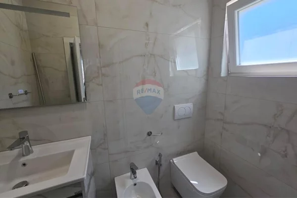 Shtepi me qera Apartament ne Tirane, 2+1, Mobilimi E mobiluar, Pagesa 65,000  Leke.