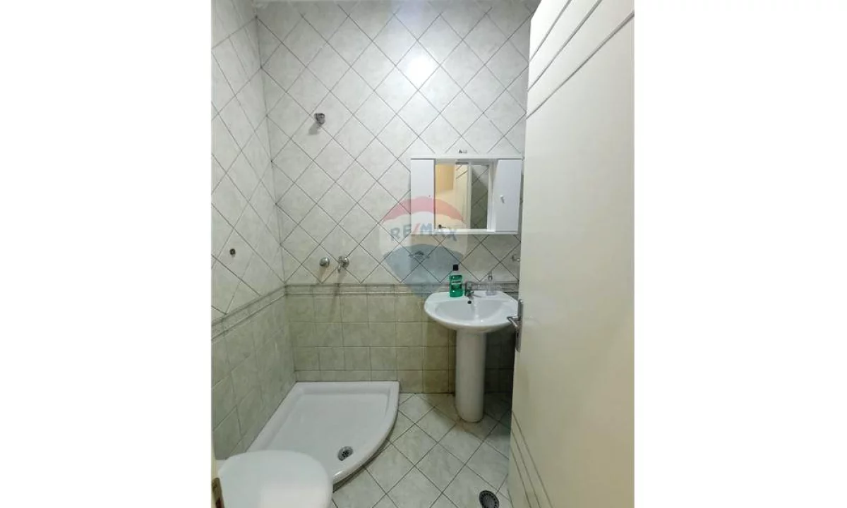 Shtepi me qera Apartament ne Tirane, 2+1, Mobilimi E mobiluar, Pagesa 750  Euro.